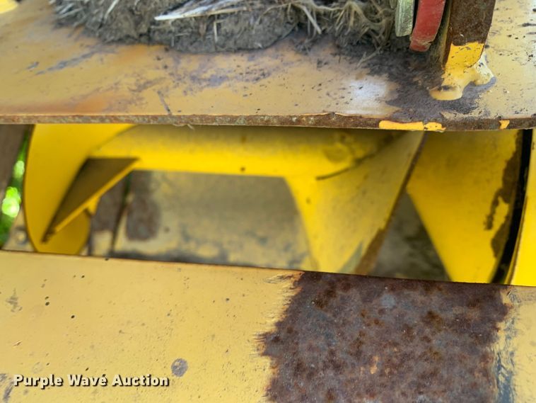 image for item KX9991 2009 New Holland  BR7070 round baler