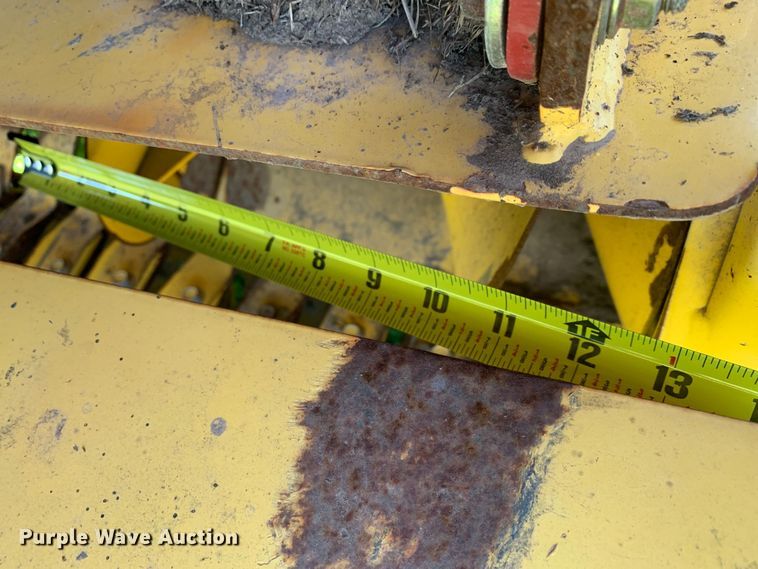 image for item KX9991 2009 New Holland  BR7070 round baler