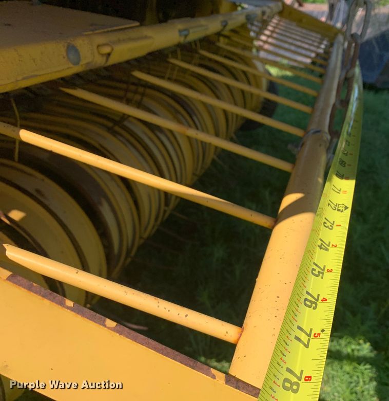 image for item KX9991 2009 New Holland  BR7070 round baler