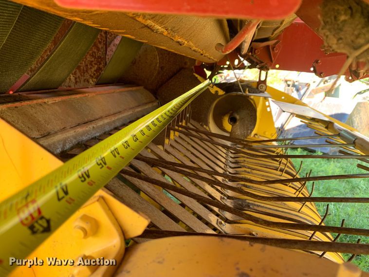 image for item KX9991 2009 New Holland  BR7070 round baler