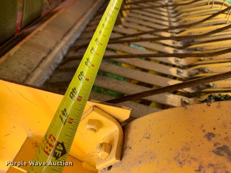 image for item KX9991 2009 New Holland  BR7070 round baler