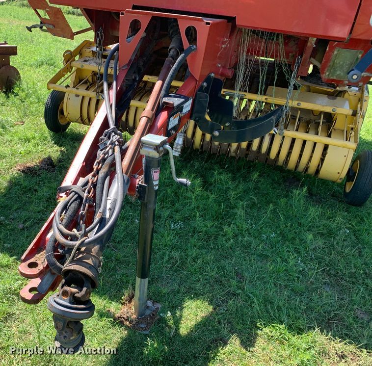 image for item KX9991 2009 New Holland  BR7070 round baler