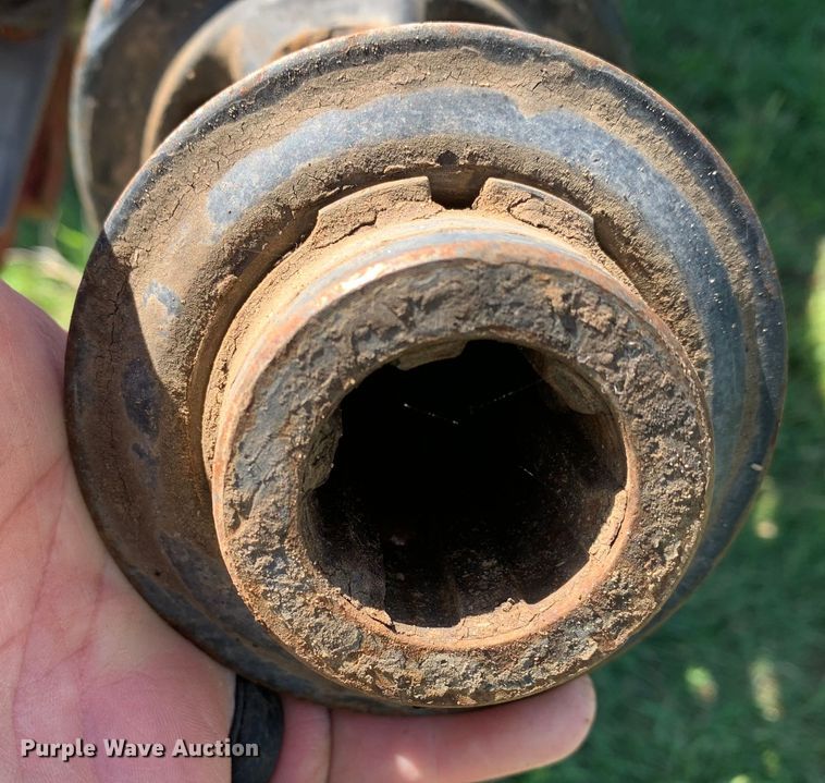 image for item KX9991 2009 New Holland  BR7070 round baler