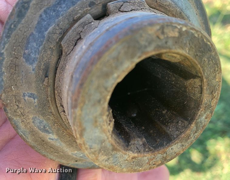 image for item KX9991 2009 New Holland  BR7070 round baler