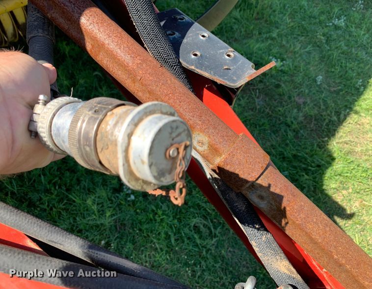 image for item KX9991 2009 New Holland  BR7070 round baler