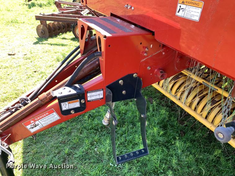 image for item KX9991 2009 New Holland  BR7070 round baler