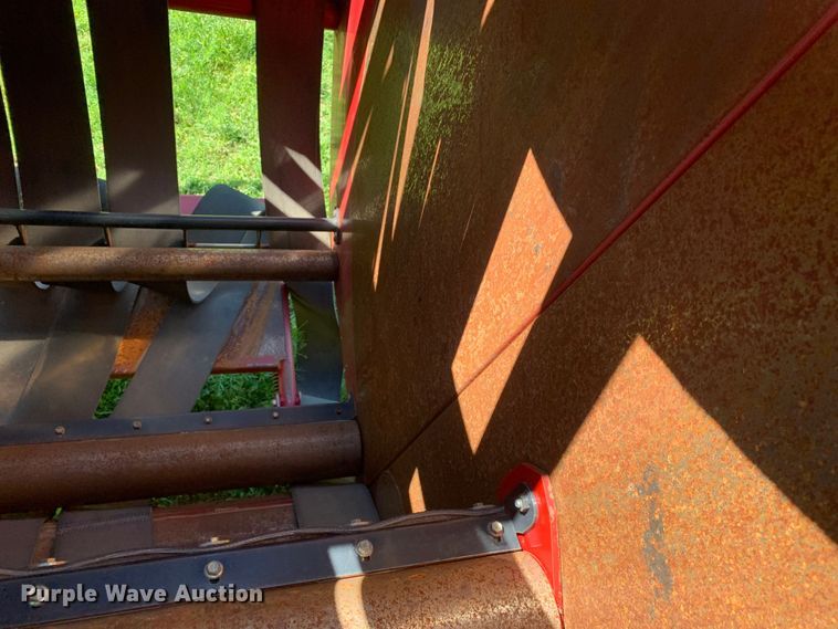 image for item KX9991 2009 New Holland  BR7070 round baler