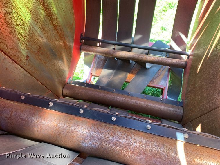 image for item KX9991 2009 New Holland  BR7070 round baler