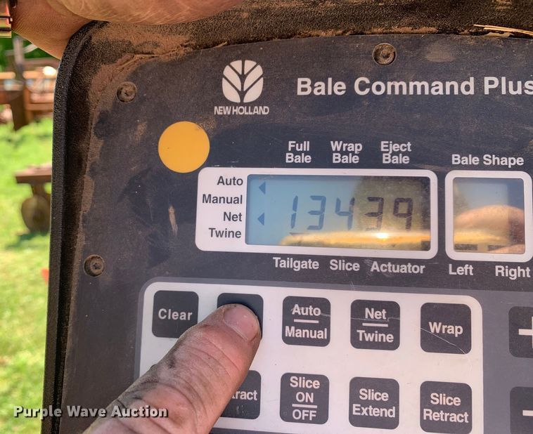 image for item KX9991 2009 New Holland  BR7070 round baler