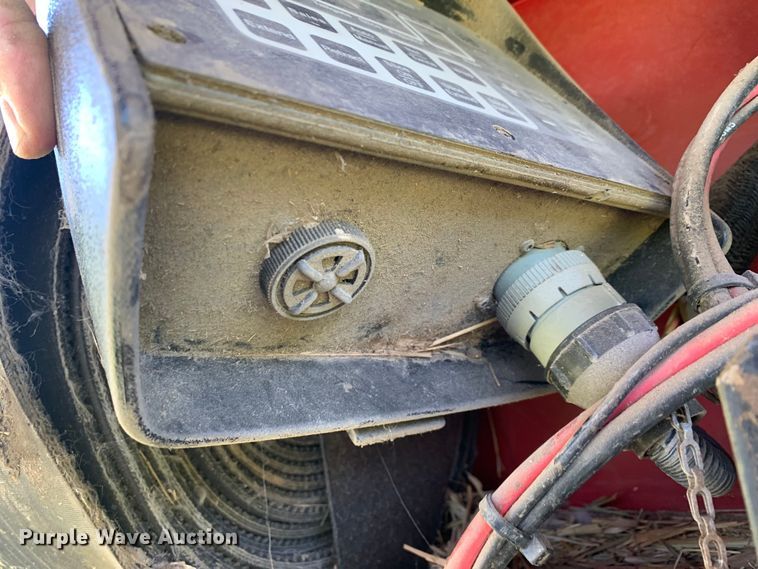 image for item KX9991 2009 New Holland  BR7070 round baler