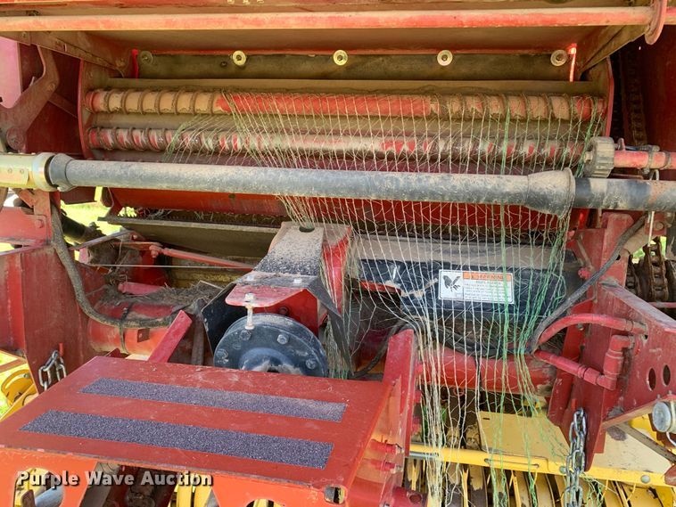 image for item KX9991 2009 New Holland  BR7070 round baler