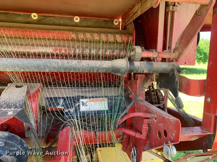 image for item KX9991 2009 New Holland  BR7070 round baler