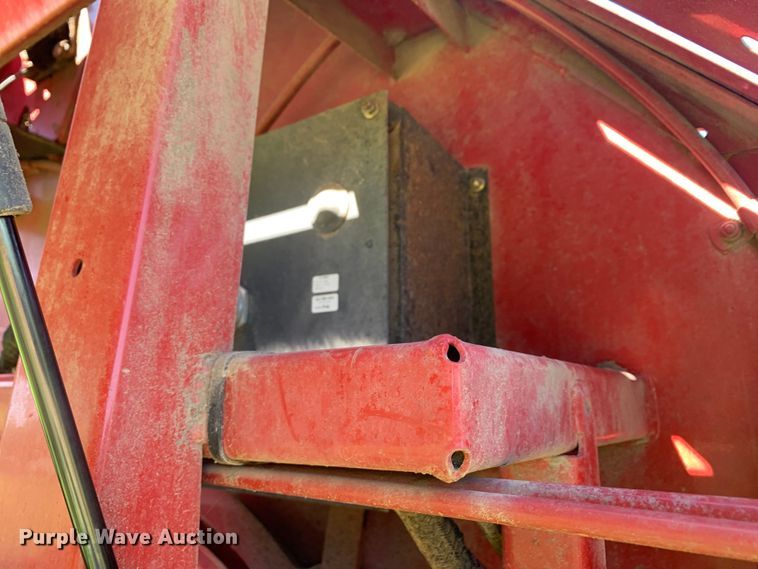 image for item KX9991 2009 New Holland  BR7070 round baler