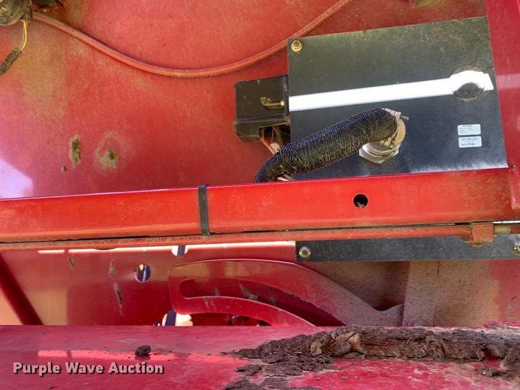 image for item KX9991 2009 New Holland  BR7070 round baler