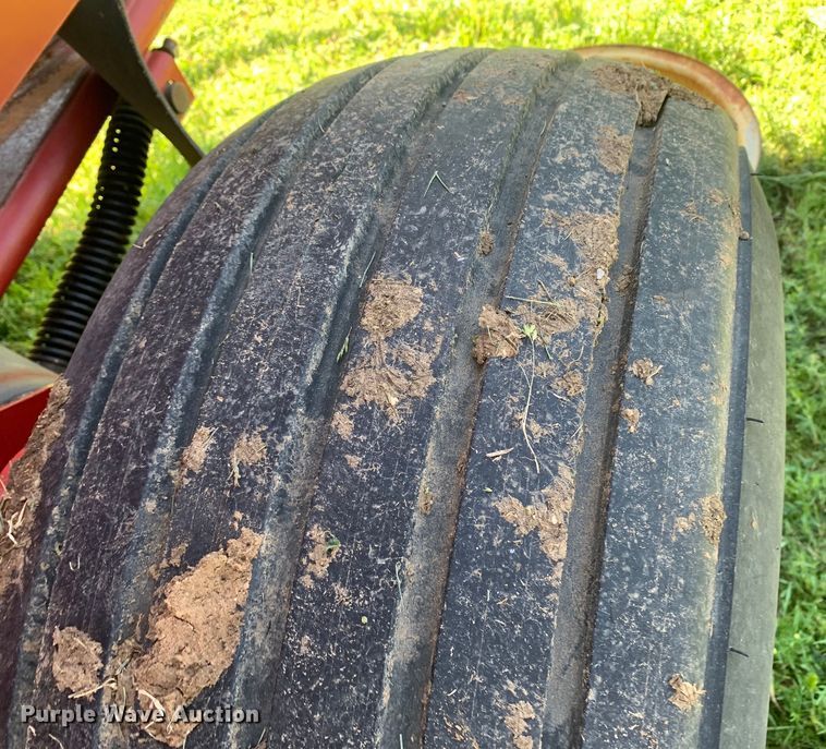 image for item KX9991 2009 New Holland  BR7070 round baler