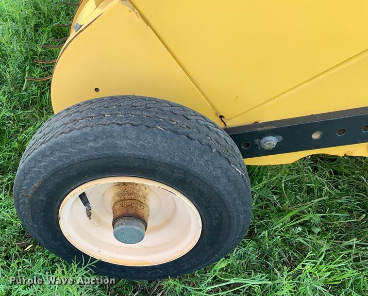 image for item KX9991 2009 New Holland  BR7070 round baler