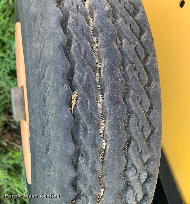 image for item KX9991 2009 New Holland  BR7070 round baler