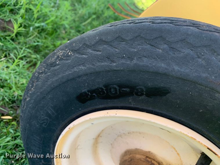 image for item KX9991 2009 New Holland  BR7070 round baler