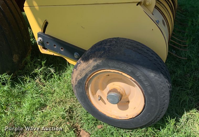 image for item KX9991 2009 New Holland  BR7070 round baler