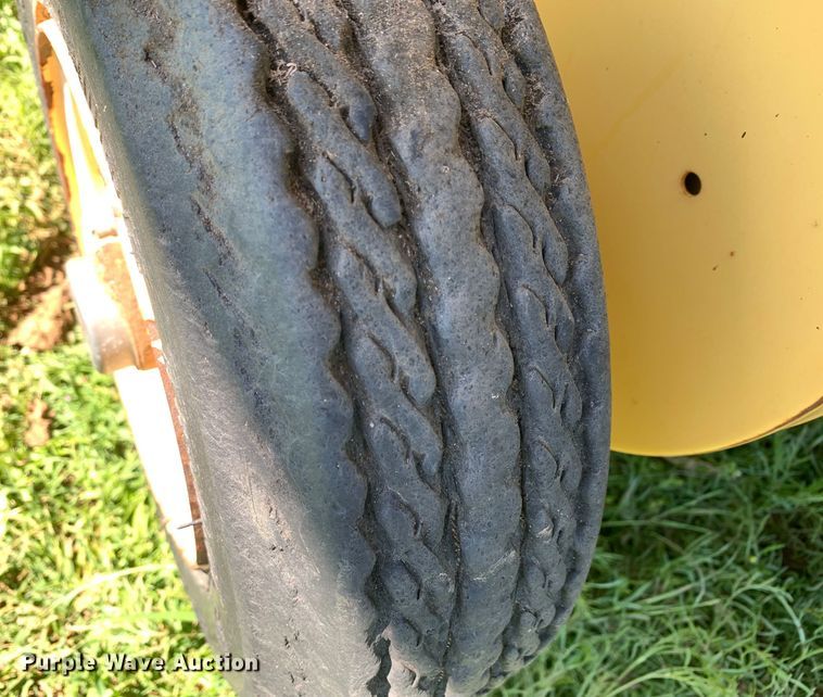 image for item KX9991 2009 New Holland  BR7070 round baler