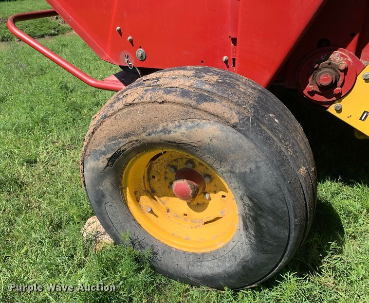 image for item KX9991 2009 New Holland  BR7070 round baler