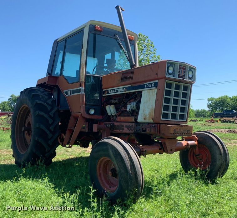 image for item KX9993 1977 International 1086 tractor