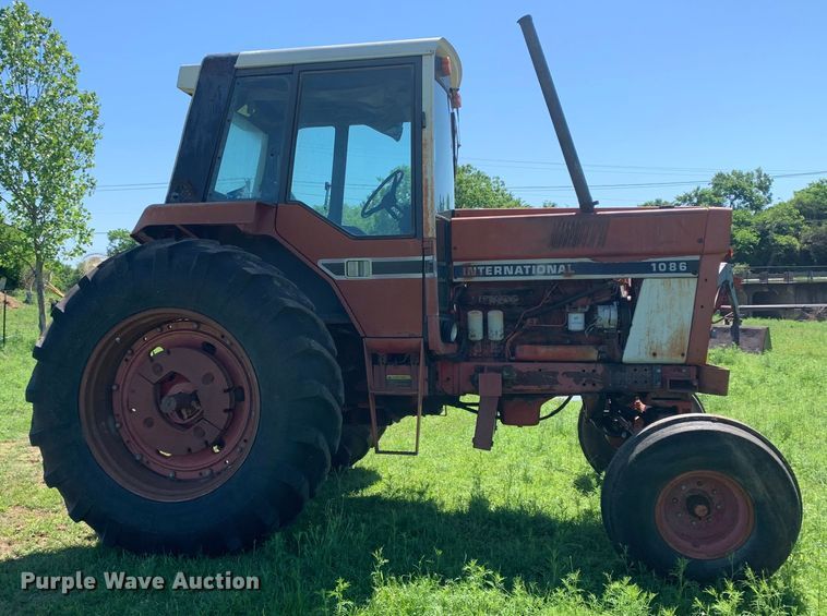 image for item KX9993 1977 International 1086 tractor