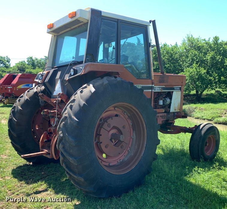 image for item KX9993 1977 International 1086 tractor