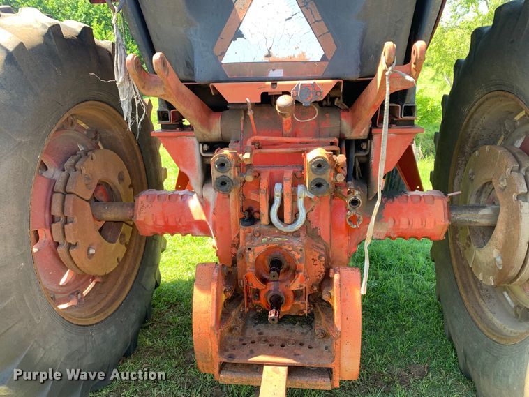 image for item KX9993 1977 International 1086 tractor