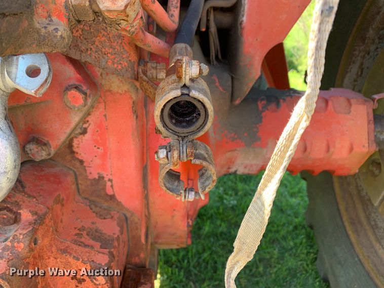 image for item KX9993 1977 International 1086 tractor