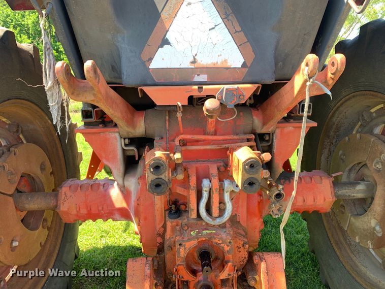 image for item KX9993 1977 International 1086 tractor