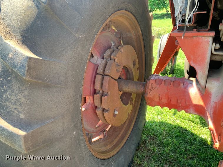 image for item KX9993 1977 International 1086 tractor