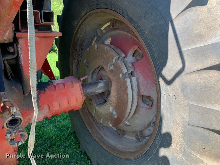 image for item KX9993 1977 International 1086 tractor