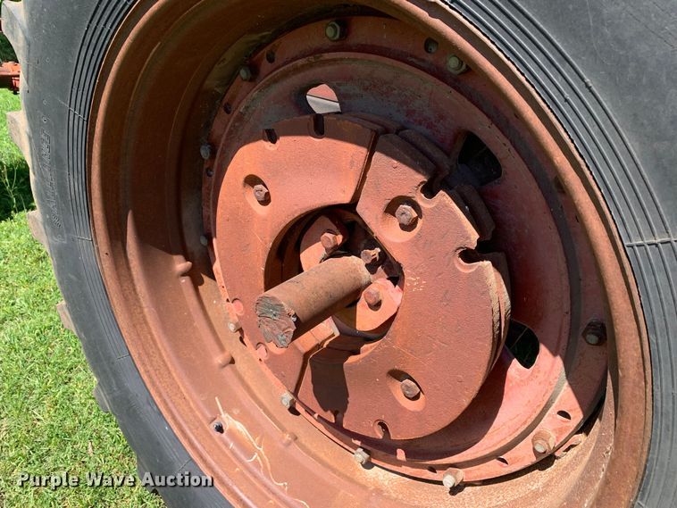 image for item KX9993 1977 International 1086 tractor