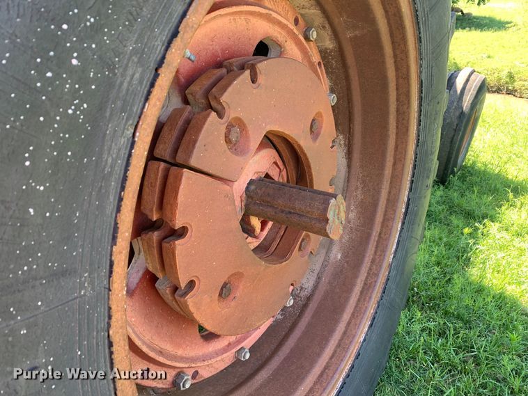 image for item KX9993 1977 International 1086 tractor