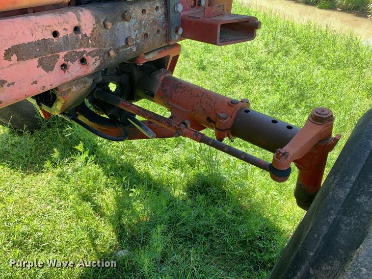 image for item KX9993 1977 International 1086 tractor