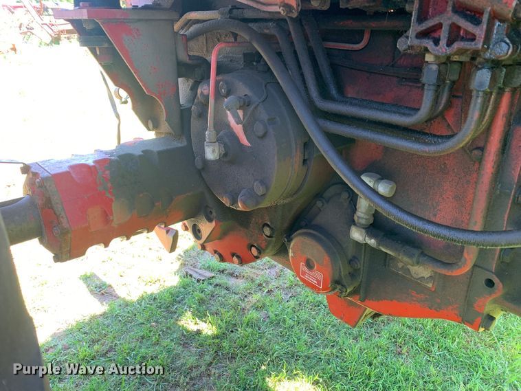 image for item KX9993 1977 International 1086 tractor