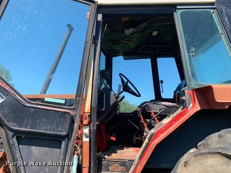 image for item KX9993 1977 International 1086 tractor