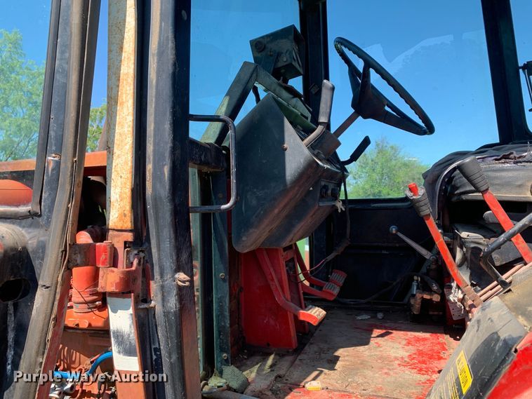 image for item KX9993 1977 International 1086 tractor