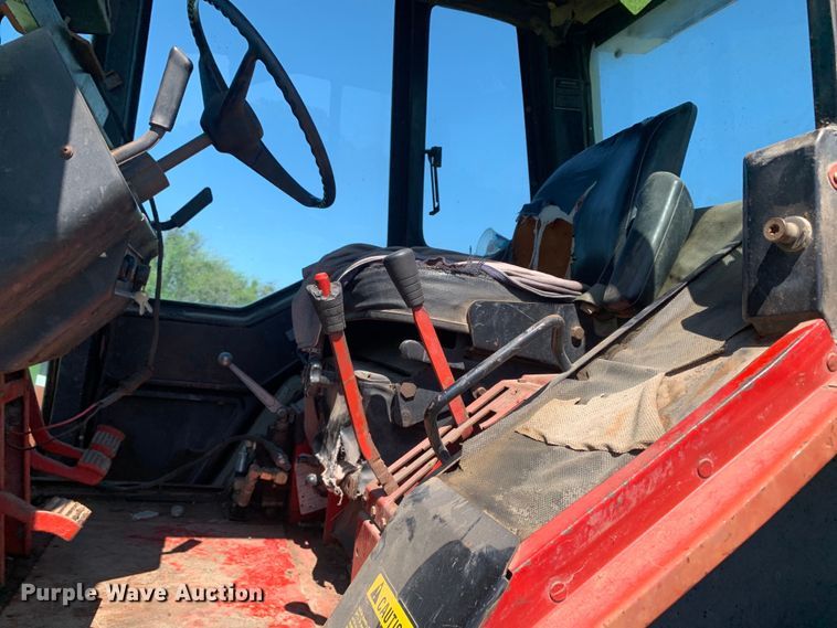 image for item KX9993 1977 International 1086 tractor