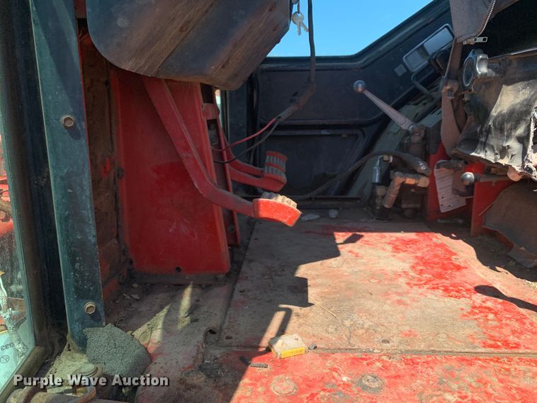 image for item KX9993 1977 International 1086 tractor