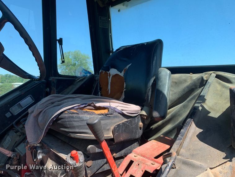 image for item KX9993 1977 International 1086 tractor