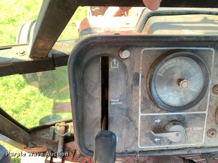 image for item KX9993 1977 International 1086 tractor