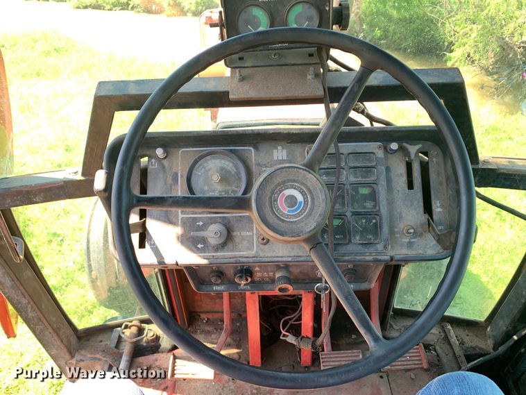 image for item KX9993 1977 International 1086 tractor