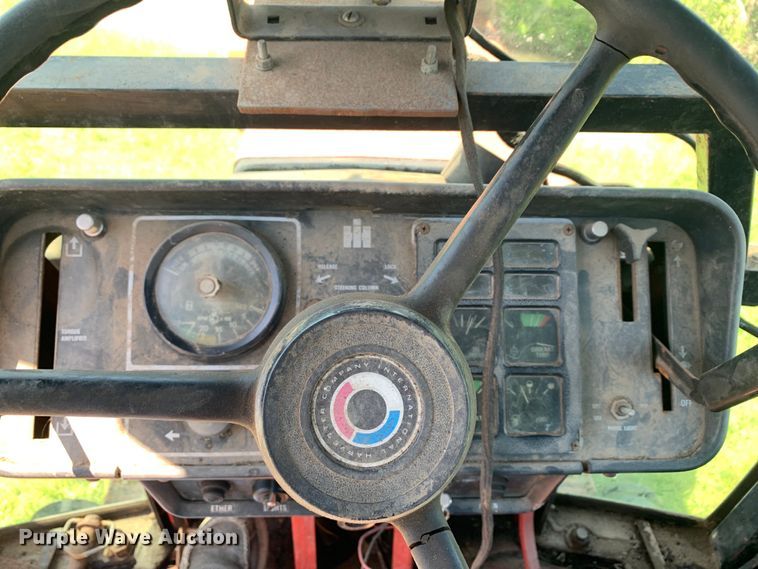image for item KX9993 1977 International 1086 tractor