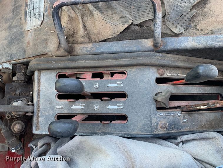 image for item KX9993 1977 International 1086 tractor