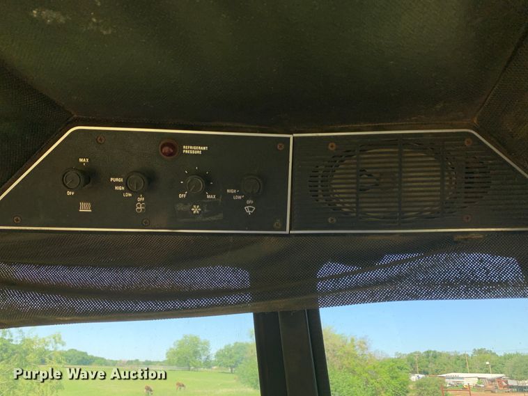 image for item KX9993 1977 International 1086 tractor