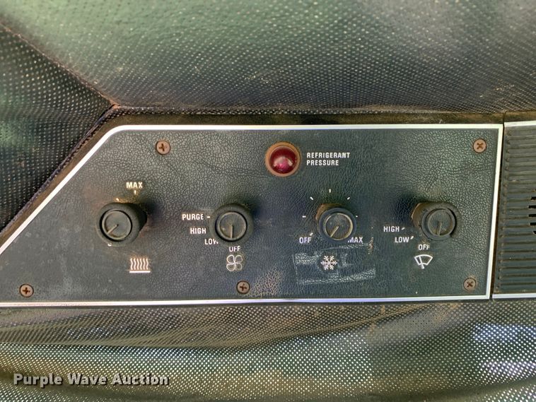 image for item KX9993 1977 International 1086 tractor