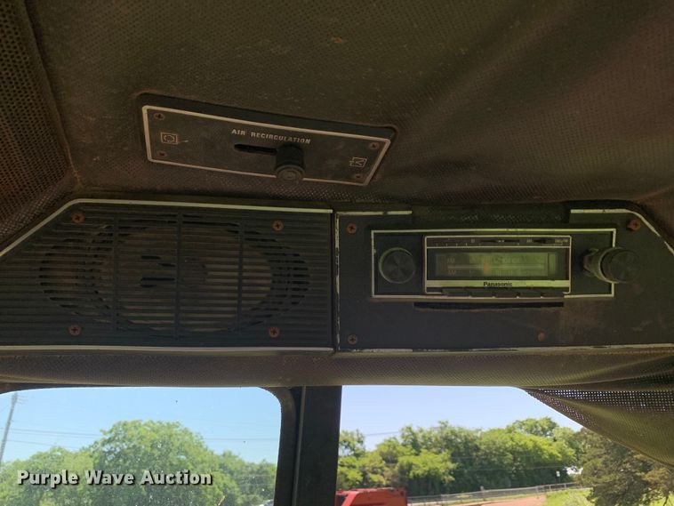 image for item KX9993 1977 International 1086 tractor