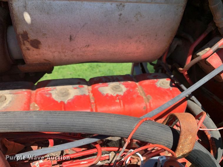 image for item KX9993 1977 International 1086 tractor